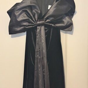 Elegant Black Dress with Oversized Bow